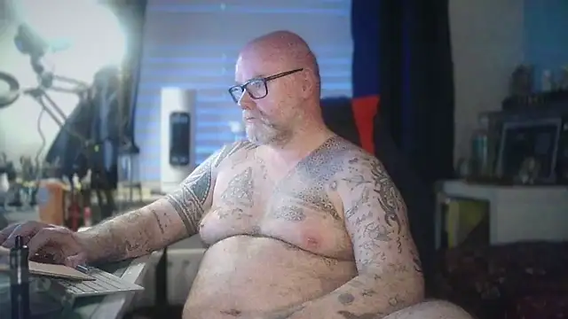 Snapshot of Tattooed_Dilf_01 chatting on 25, 5, 2026 Tattooed Dilf 01 online show from 25, 5, 2026