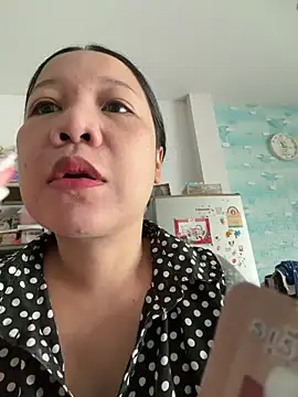 Snapshot of LINDA_HD chatting on 5, 6, 2026 LINDA HD online show from 5, 6, 2026