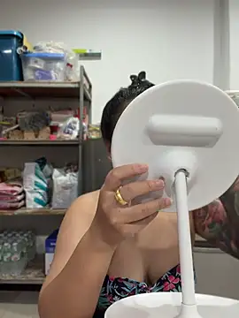 Snapshot of LINDA_HD chatting on 2, 7, 2026 LINDA HD online show from 2, 7, 2026
