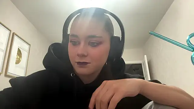 Snapshot of elfLiana chatting on 1, 6, 2026 elfLiana online show from 1, 6, 2026