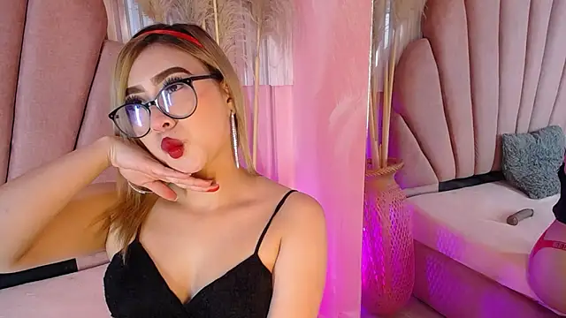 Doll Kitty  online show from 3, 6, 2026