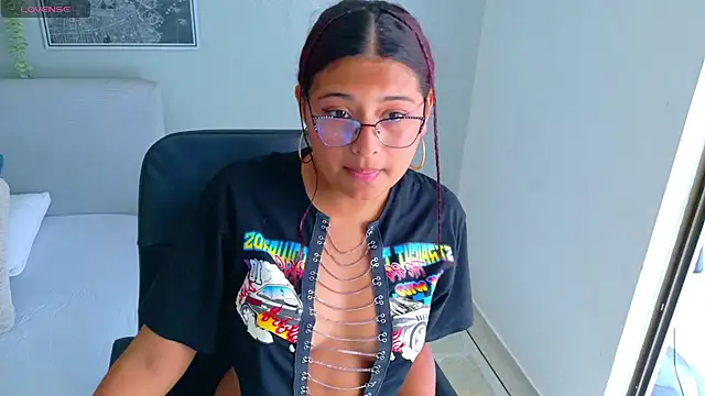 Snapshot of AmeliaLaurent_ chatting on 9, 7, 2026 AmeliaLaurent online show from 9, 7, 2026