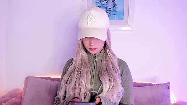 Snapshot of SophieMoneet chatting on 26, 5, 2026 SophieMoneet online show from 26, 5, 2026