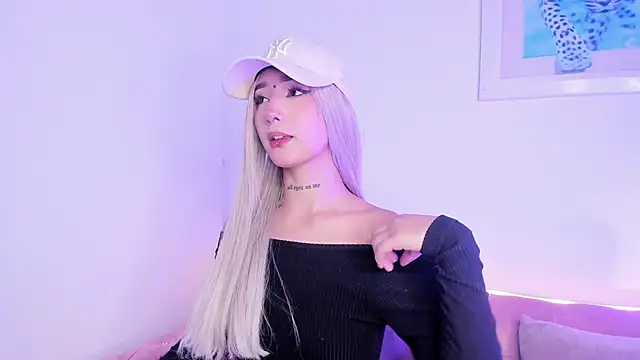 Snapshot of SophieMoneet chatting on 27, 5, 2026 SophieMoneet online show from 27, 5, 2026