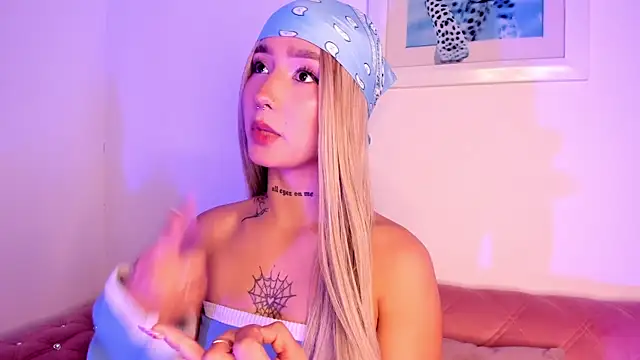 Snapshot of SophieMoneet chatting on 15, 7, 2026 SophieMoneet online show from 15, 7, 2026
