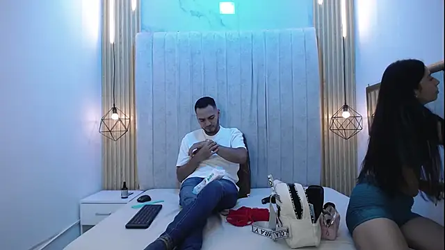 Snapshot of CarolinaySebas chatting on 8, 6, 2026 CarolinaySebas online show from 8, 6, 2026