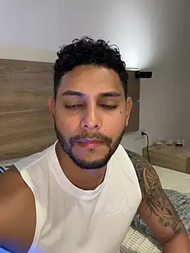 Snapshot of aron_taylor29 chatting on 26, 5, 2026 aron taylor29 online show from 26, 5, 2026