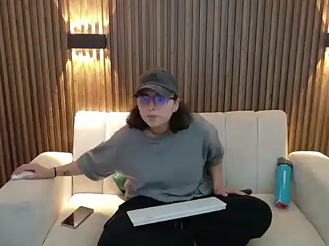 Snapshot of feelena_mysoull chatting on 31, 5, 2026 feelena mysoull online show from 31, 5, 2026