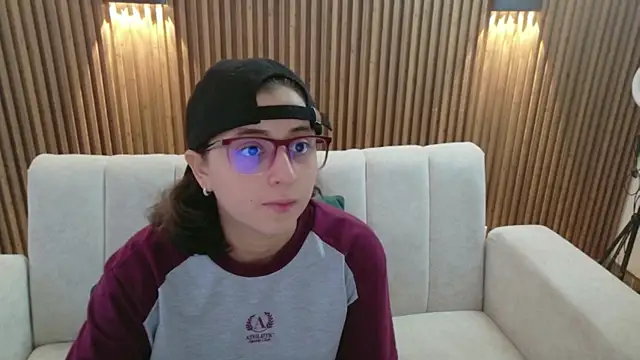 Snapshot of feelena_mysoull chatting on 10, 7, 2026 feelena mysoull online show from 10, 7, 2026