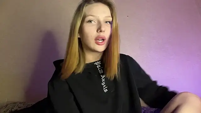 Snapshot of xXMelanieseXx chatting on 17, 7, 2026 xXMelanieseXx online show from 17, 7, 2026