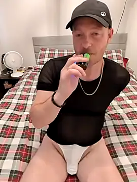 Snapshot of Straight_GuyUK chatting on 8, 7, 2026 Straight GuyUK online show from 8, 7, 2026