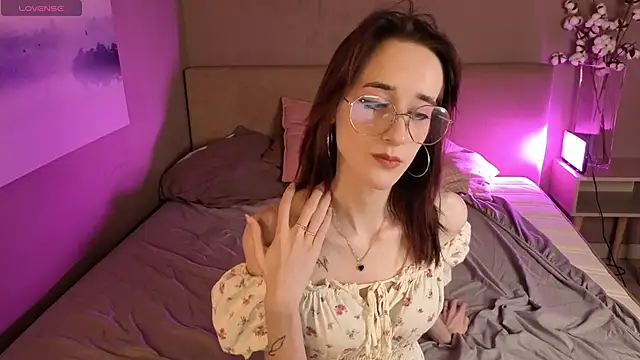 Snapshot of LolaWhitmore chatting on 29, 5, 2026 LolaWhitmore online show from 29, 5, 2026