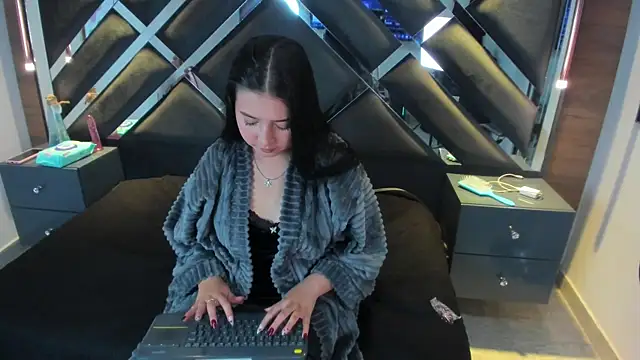 Snapshot of SkyCollins chatting on 3, 7, 2026 SkyCollins online show from 3, 7, 2026