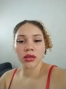 Snapshot of RoouseSiren chatting on 9, 7, 2026 RoouseSiren online show from 9, 7, 2026