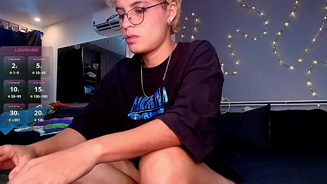 Snapshot of Mia-Sinclair chatting on 2, 6, 2026 Mia-Sinclair online show from 2, 6, 2026