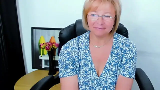 Snapshot of MarieneHot chatting on 12, 6, 2026 MarieneHot online show from 12, 6, 2026