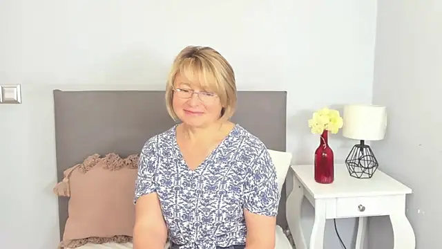 Snapshot of MarieneHot chatting on 5, 6, 2026 MarieneHot online show from 5, 6, 2026