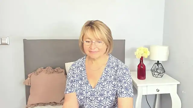 Snapshot of MarieneHot chatting on 5, 6, 2026 MarieneHot online show from 5, 6, 2026