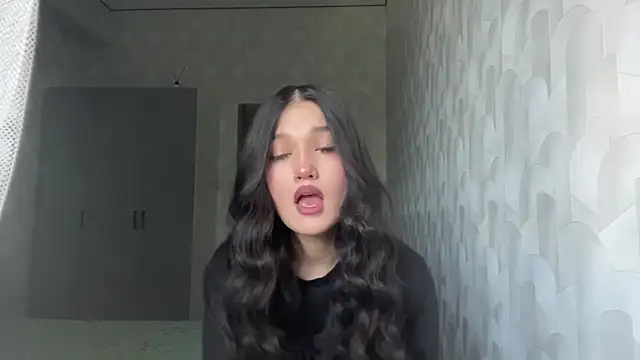 Snapshot of LisetteParajon chatting on 8, 6, 2026 LisetteParajon online show from 8, 6, 2026