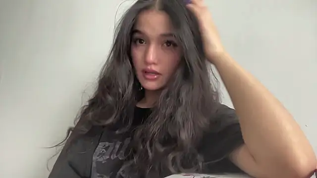 Snapshot of LisetteParajon chatting on 5, 6, 2026 LisetteParajon online show from 5, 6, 2026