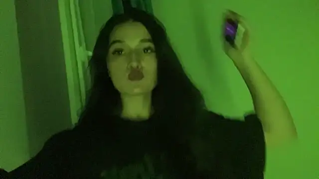 Snapshot of LisetteParajon chatting on 4, 6, 2026 LisetteParajon online show from 4, 6, 2026