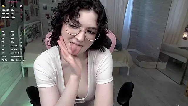 Snapshot of JackieApplePie chatting on 9, 7, 2026 JackieApplePie online show from 9, 7, 2026