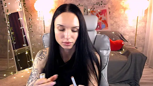 Snapshot of NicoleMerz chatting on 19, 6, 2026 NicoleMerz online show from 19, 6, 2026