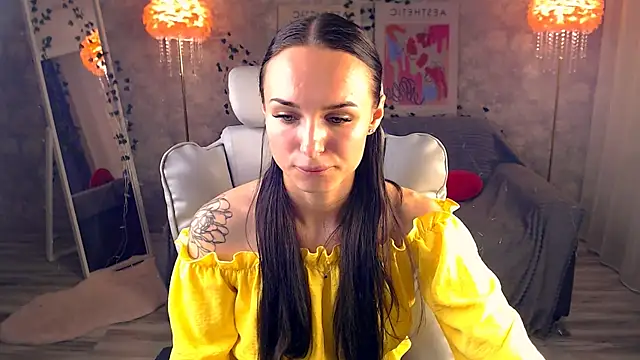 Snapshot of NicoleMerz chatting on 4, 6, 2026 NicoleMerz online show from 4, 6, 2026