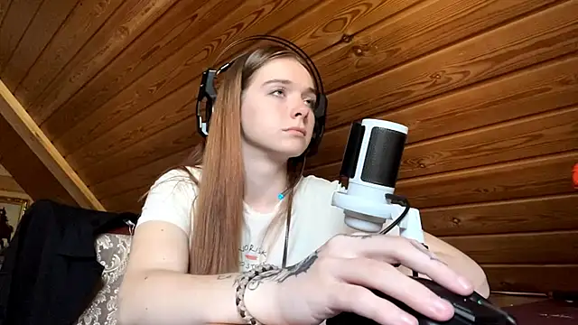 Snapshot of MariaLake chatting on 15, 6, 2026 MariaLake online show from 15, 6, 2026