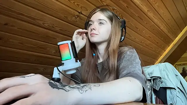 Snapshot of MariaLake chatting on 24, 6, 2026 MariaLake online show from 24, 6, 2026