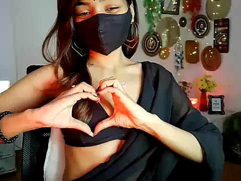 Snapshot of Yalinahotty chatting on 11, 6, 2026 Yalinahotty online show from 11, 6, 2026