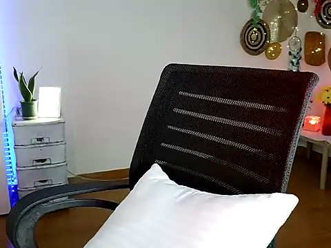 Snapshot of Yalinahotty chatting on 11, 6, 2026 Yalinahotty online show from 11, 6, 2026