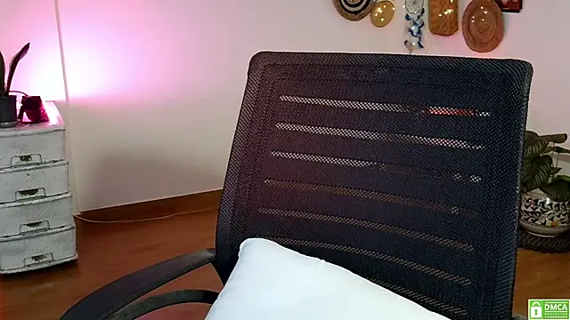 Yalinahotty online show from 6, 6, 2026