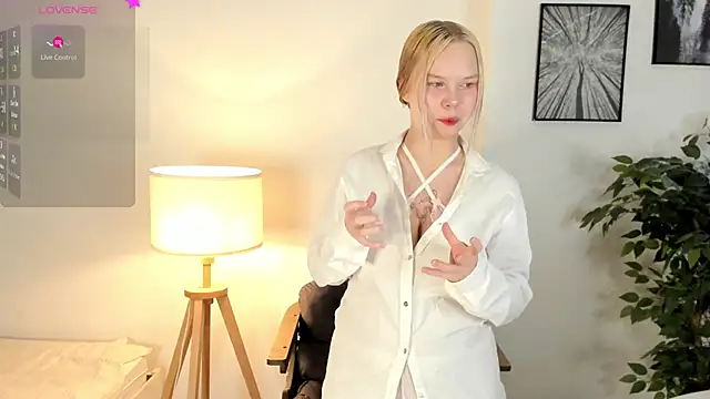 Snapshot of Shy_nikka_4you chatting on 14, 6, 2026 Shy nikka 4you online show from 14, 6, 2026