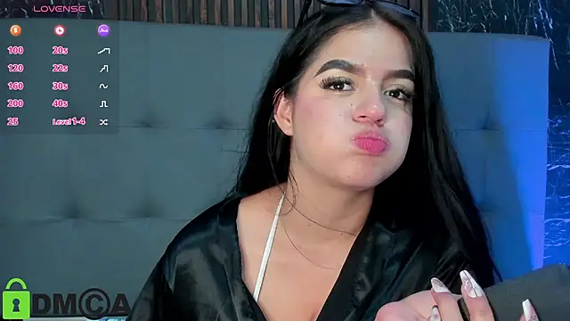 Snapshot of sophi_taylor chatting on 10, 6, 2026 sophi taylor online show from 10, 6, 2026