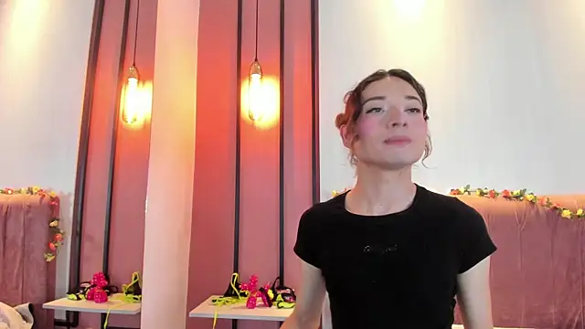 Snapshot of SeleneValmont chatting on 17, 7, 2026 SeleneValmont online show from 17, 7, 2026