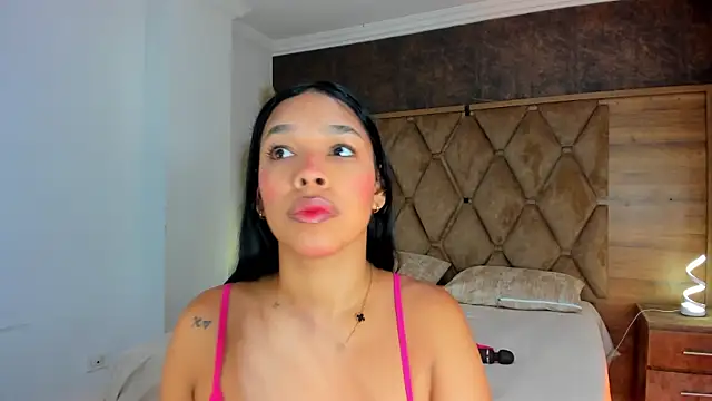Snapshot of ThaliaHall_1 chatting on 6, 6, 2026 ThaliaHall 1 online show from 6, 6, 2026