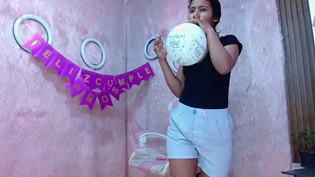  QueenMarilyn online show from 11, 7, 2026