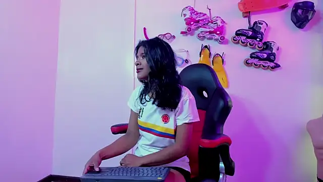  QueenMarilyn online show from 21, 6, 2026