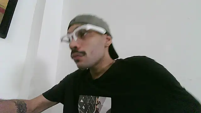 Snapshot of monkeyi4 chatting on 3, 8, 2026 monkeyi4 online show from 3, 8, 2026