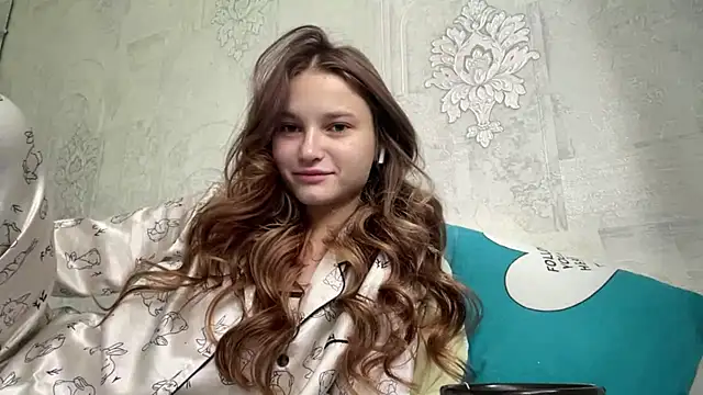 Snapshot of HeIen_cute chatting on 7, 6, 2026 HeIen cute online show from 7, 6, 2026