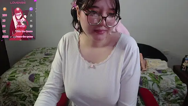 Snapshot of Hinata_kawaii chatting on 8, 6, 2026 Hinata kawaii online show from 8, 6, 2026
