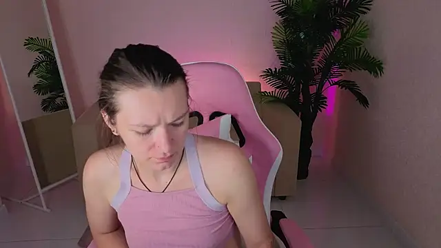 Snapshot of kira_hatti chatting on 9, 7, 2026 kira hatti online show from 9, 7, 2026