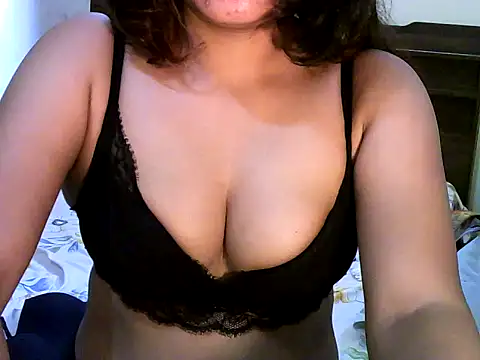 Snapshot of strip_nia chatting on 4, 6, 2026 strip nia online show from 4, 6, 2026