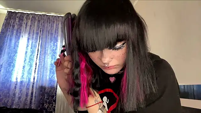 Snapshot of HolyCute chatting on 31, 5, 2026 HolyCute online show from 31, 5, 2026