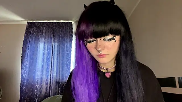 Snapshot of HolyCute chatting on 12, 6, 2026 HolyCute online show from 12, 6, 2026