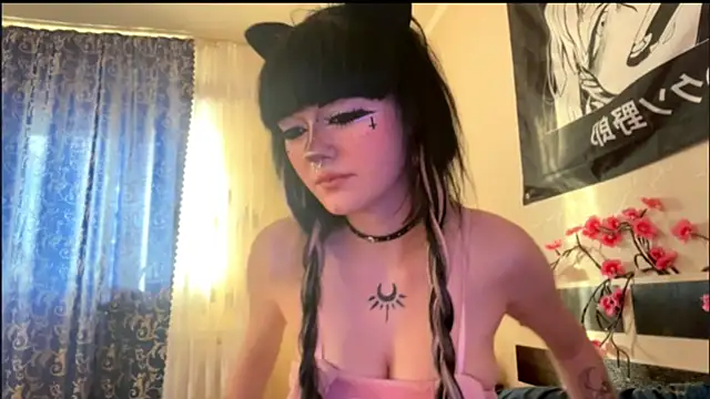 Snapshot of HolyCute chatting on 16, 7, 2026 HolyCute online show from 16, 7, 2026