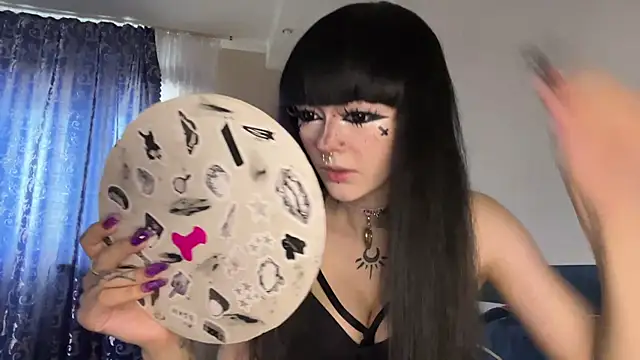Snapshot of HolyCute chatting on 4, 7, 2026 HolyCute online show from 4, 7, 2026
