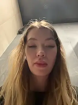 Snapshot of Dreamy_Mia chatting on 4, 6, 2026 Dreamy Mia online show from 4, 6, 2026