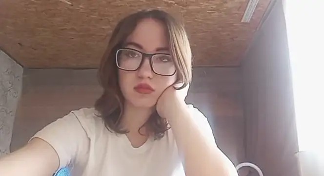 Snapshot of OliviaMoment chatting on 1, 6, 2026 OliviaMoment online show from 1, 6, 2026